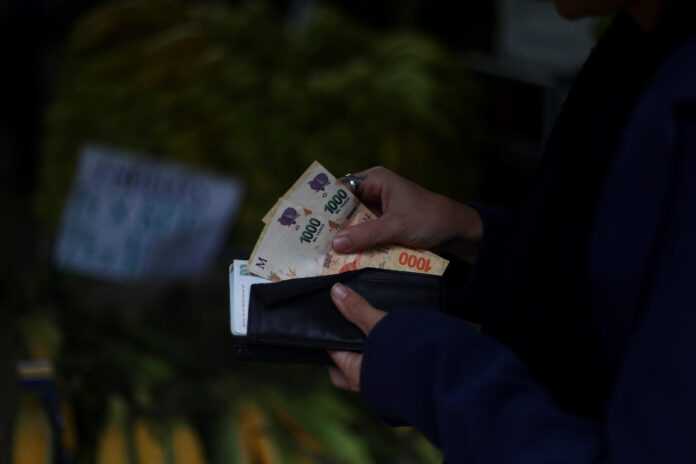 pay-in-food,-changes-to-holidays,-and-a-time-bank-system:-government-files-labor-reform-bill