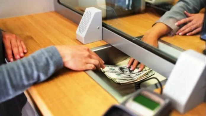 bancarios-acordaron-una-nueva-recomposicion-y-el-salario-inicial-supera-los-$2-millones