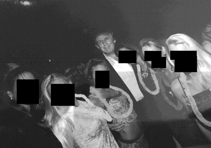 las-fotos-de-trump-rodeado-de-mujeres-en-la-mansion-de-epstein-que-publicaron-los-democratas