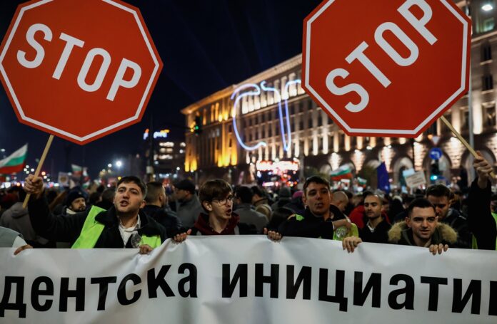 el-parlamento-de-bulgaria-acepta-la-dimision-del-gobierno-y-abre-la-puerta-a-elecciones