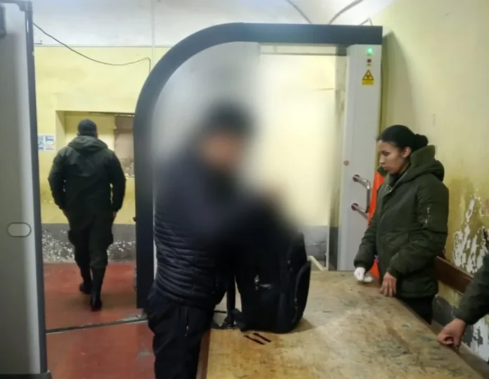 aprehenden-a-policia-por-metro-droga-al-penal-de-san-pedro