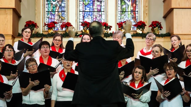 winnipeg-choir-gives-nurses-a-way-to-‘leave-their-troubles-at-the-door,’-share-joy-of-music-with-others