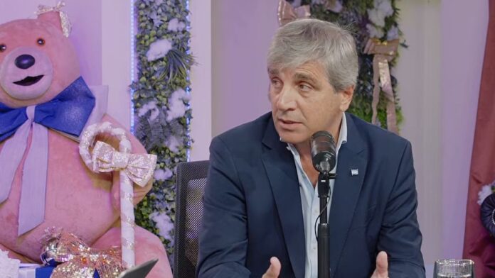 luis-caputo-sobre-el-nuevo-esquema-del-dolar:-“la-desinflacion-va-a-continuar-y-el-crawling-peg-va-a-ser-mas-bajo”