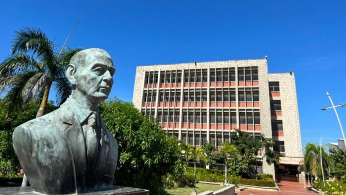 el-limbo-de-los-grados-que-deberian-celebrarse-este-viernes-en-la-universidad-del-atlantico:-diplomas-firmados,-togas-listas-y-una-rectoria-sin-timon