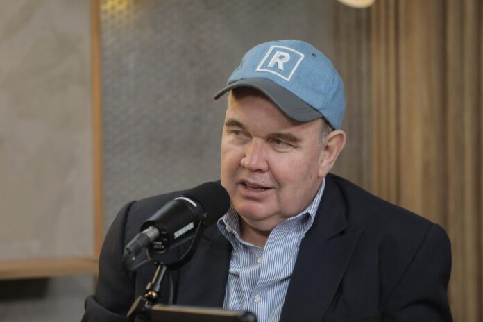 rafael-lopez-aliaga-defiende-la-presencia-de-portavoz-de-mineros-informales-en-renovacion-popular