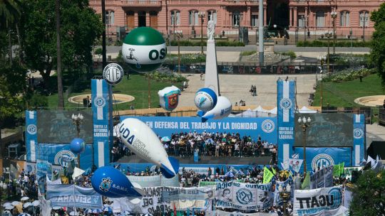cgt-lidera-primera-manifestacion-en-argentina-contra-proyecto-de-reforma-laboral-de-milei