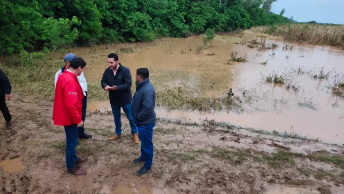 inspeccionan-puntos-donde-rebalso-el-rio-pirai-en-montero