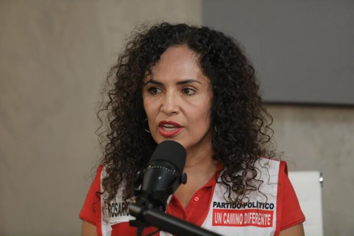 candidata-presidencial-de-un-camino-diferente-defiende-a-su-hermano,-arturo-fernandez-preso-por-difamacion