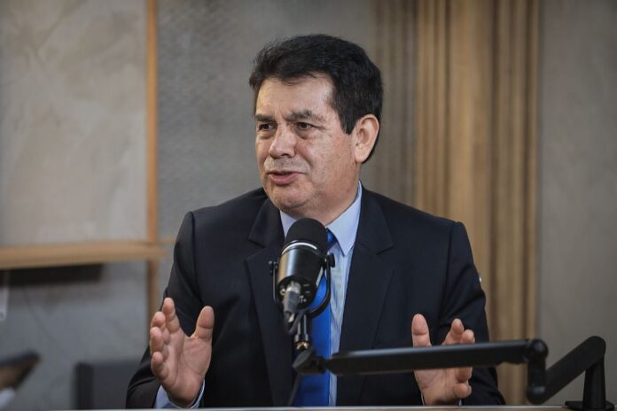 tomas-galvez-dice-que-decision-sobre-equipos-especiales-seria-a-mas-tardar-en-enero-o-“antes-de-navidad”