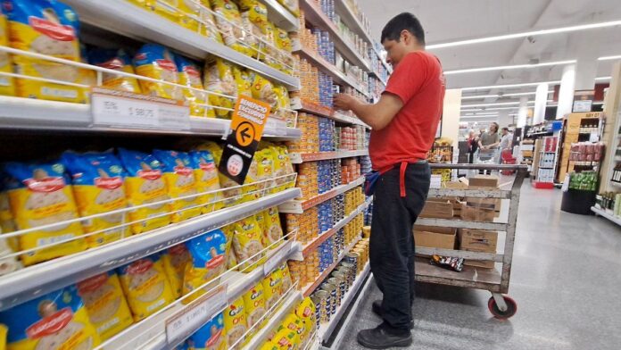 un-supermercado-ofrece-2x1-en-turrones-y-confitados-para-este-24-de-diciembre