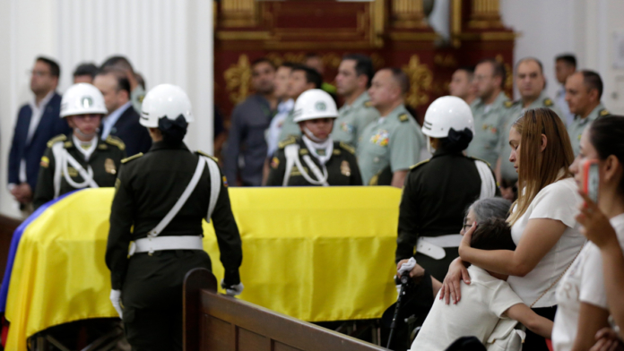 asi-fue-el-sepelio-del-subintendente-jorge-leonardo-gomez,-uno-de-los-policias-asesinados-en-cali:-‘un-hombre-de-honor-que-murio-cumpliendo-su-deber’