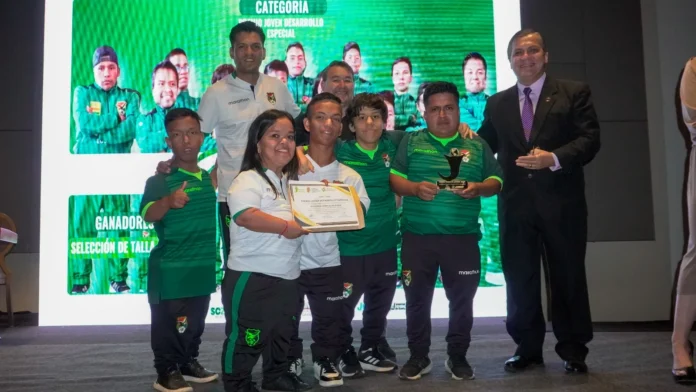 la-gobernacion-entrega-galardones-en-la-35a-version-del-premio-jovenes