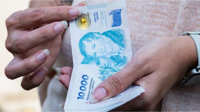la-mayoria-de-los-argentinos-usaran-el-aguinaldo-para-pagar-deudas:-que-pasa-con-la-clase-media,-segun-un-informe