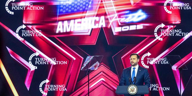 a-phoenix,-jd-vance-se-impone-como-sucesor-de-donald-trump-y-defiende-su-nacionalismo-religioso:-«-le-christianisme-est-la-foi-de-l’amerique-»