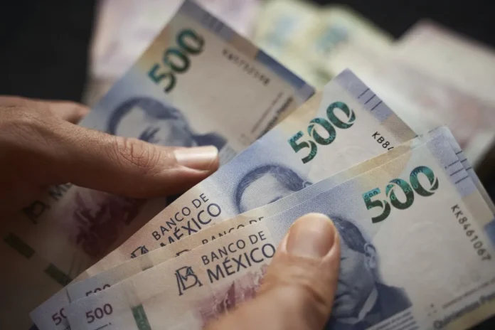 el-peso-mexicano-se-aferra-a-las-18:00-mientras-banxico-se-cede-y-las-acciones-asimilan-el-shock-de-volaris