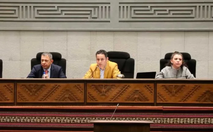 lara-apunta-contra-legisladores-y-ministros,-y-genera-criticas