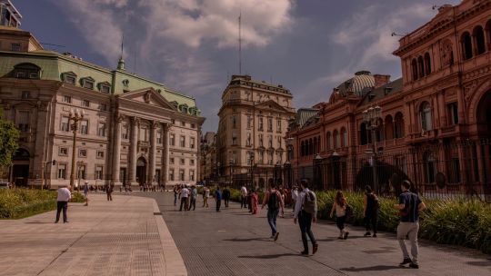 los-argentinos-acumulan-bonos-de-corto-plazo-para-eludir-los-controles-cambiarios