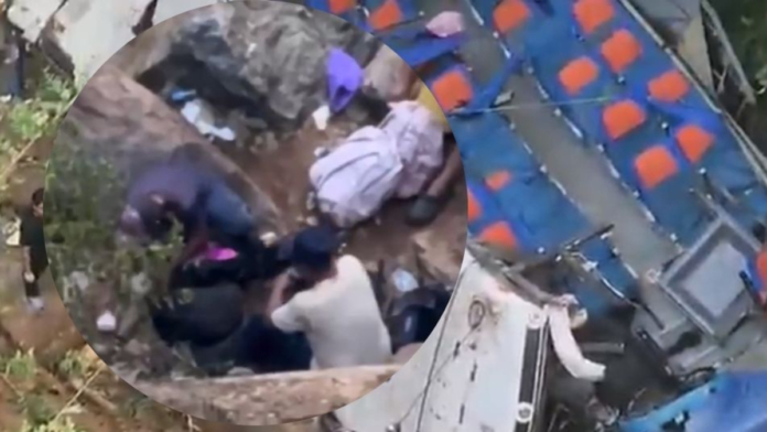 indignacion-por-robo-a-victimas-de-accidente-de-autobus-en-antioquia:-video-muestra-a-cuatro-personas-llevandose-pertenencias-de-la-zona-del-tragico-suceso