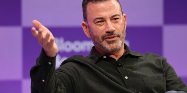 jimmy-kimmel-denuncia-“una-gran-buena-vida”-para-el-fascismo-en-los-estados-unidos,-en-la-television-britanica