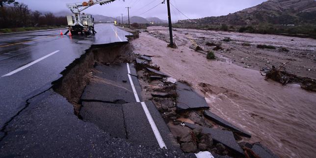 en-california,-las-autoridades-alertan-a-la-poblacion-sobre-el-riesgo-de-inundaciones-despues-de-las-fuertes-lluvias-que-se-apagan-el-dia-de-navidad.