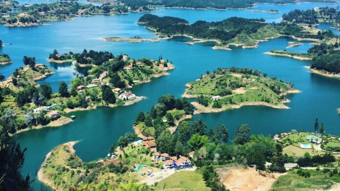 mas-de-300-familias-en-guatape-afectadas-por-prohibicion-de-vuelos-de-helicopteros-en-la-zona:-estas-son-las-razones