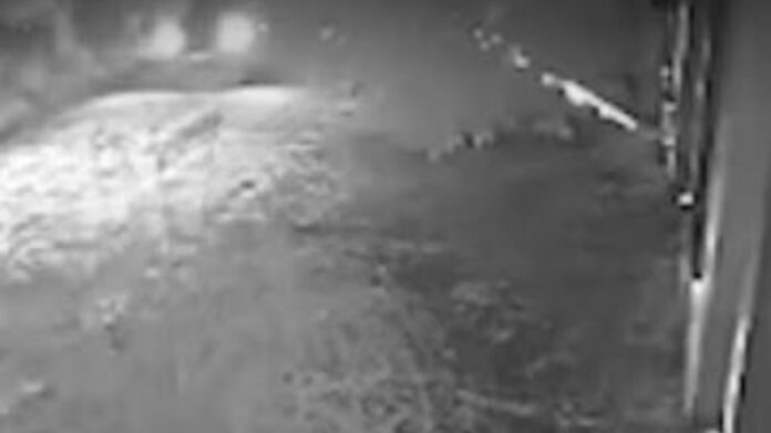 “paralitico-de…”:-atacaron-con-fuegos-artificiales-la-casa-de-un-companero-con-discapacidad