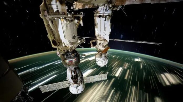 la-estacion-espacial-internacional-cumple-25-anos-en-orbita:-la-historia-en-numeros-del-objeto-mas-caro-jamas-construido