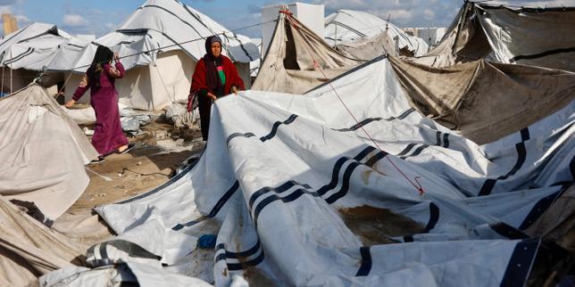 dans-la-bande-de-gaza,-des-centaines-de-millers-d’hommes,-femmes-et-enfants-vivent-dans-des-tentes,-sous-la-pluie-et-le-vent-glacial