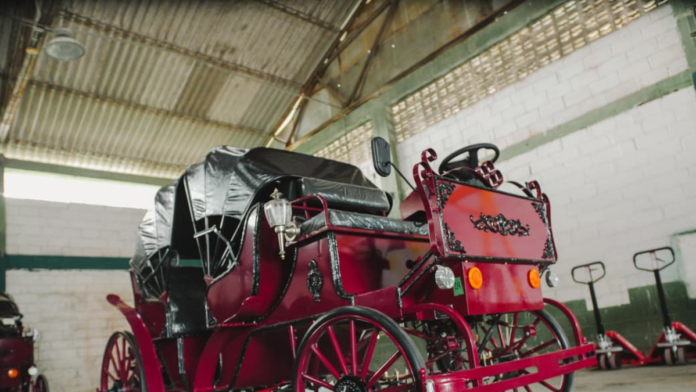 cartagena-pone-fin-a-la-traccion-animal-en-el-centro-historico:-caballos-salen-el-29-y-coches-electricos-debutan-el-30-de-diciembre