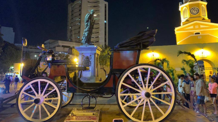 cartagena-avanza-hacia-el-fin-de-la-traccion-animal:-distrito-socializa-transicion-a-coches-electricos-con-coches-del-centro-historico