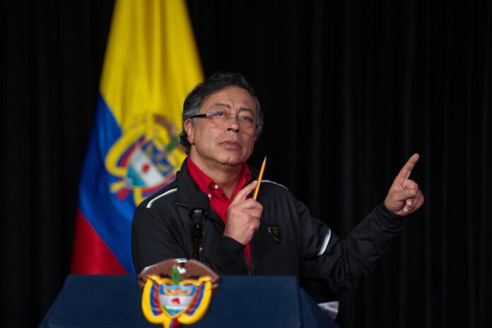 petro-aumento-anuncio-de-23,7%-del-salario-minimo-en-colombia:-con-el-subsidio-para-el-transporte-queda-en-535-dolares