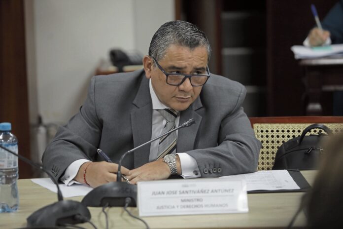 ministerio-publico-confirma-archivo-de-la-denuncia-de-juan-jose-santivanez-contra-periodistas-por-presunto-reglaje