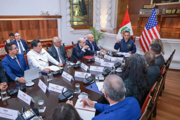 ministros-del-gobierno-de-jose-jeri-defienden-nuevo-lema-“¡el-peru-a-toda-maquina!”