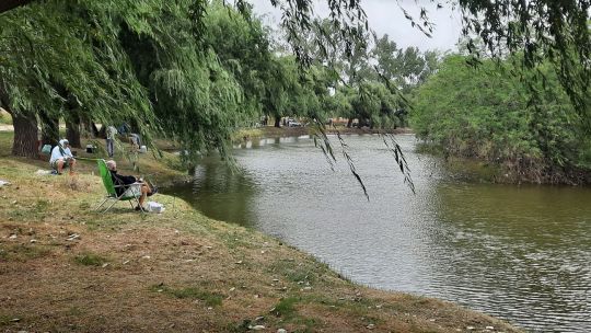 no-todos-pescan-en-la-playa:-grandes-propuestas-en-lagos,-rios-y-arroyos