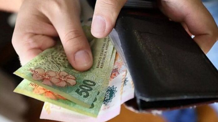 salarios:-uno-por-uno,-los-trabajadores-que-cobran-aumentos-y-bonos-de-hasta-$140.000-en-enero