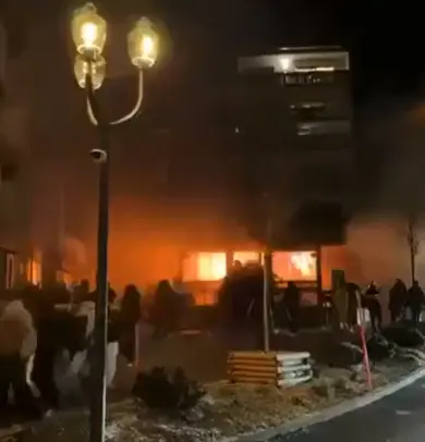 el-incendio-de-una-estacion-de-esqui-de-lujo-en-suiza-mata-a-unas-40-personas-en-la-vispera-de-ano-nuevo