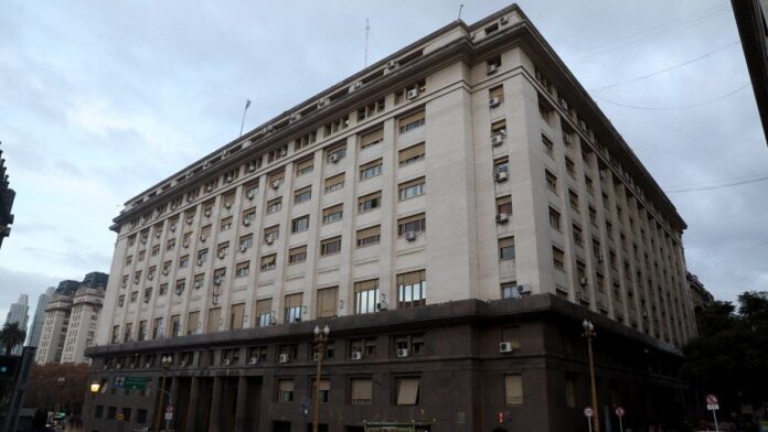 el-gobierno-promulgo-el-presupuesto-2026-con-superavit-y-fuertes-limites-al-gasto-y-al-empleo-publico