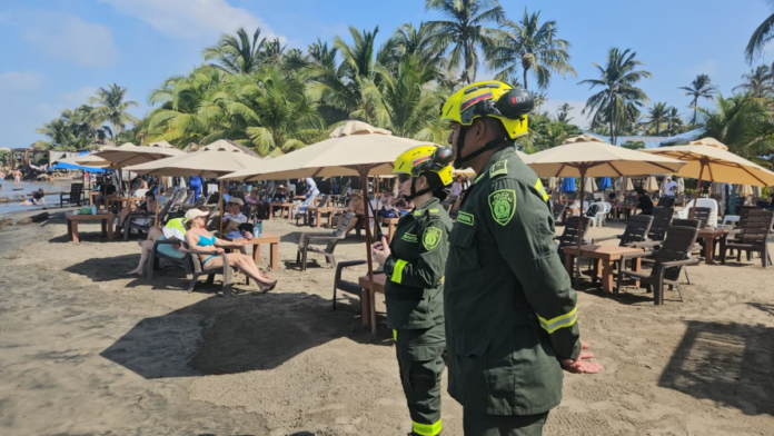 autoridades-refuerzan-seguridad-en-puerto-colombia:-aviones,-salvavidas-y-recomendaciones-para-unas-vacaciones-tranquilas-en-el-atlantico