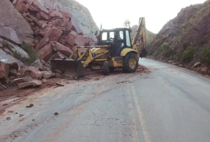cochabamba:-la-abc-habilita-un-carril-en-la-via-confital-–-bombeo