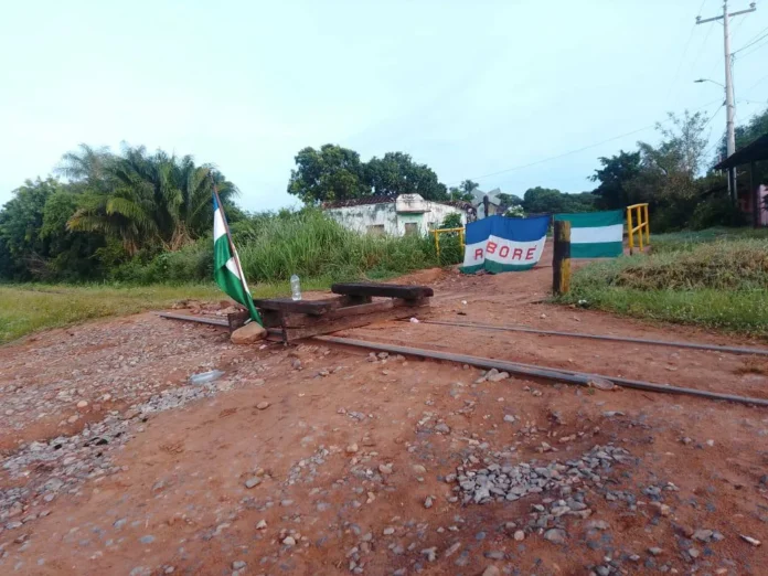 sigue-el-bloqueo-en-robore-en-demanda-del-retorno-del-tren-de-pasajeros
