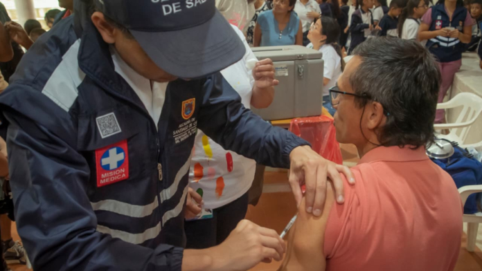 el-‘pasaporte’-contra-la-fiebre-amarilla-en-cali-cambio-de-color,-pero-no-de-validez:-el-nuevo-formato-del-certificado-internacional-de-vacunacion