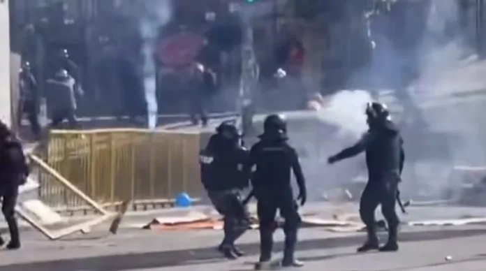 cob-se-retira-del-dialogo;-policia-y-manifestantes-se-enfrentan