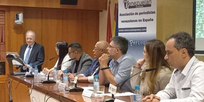 periodistas-en-el-exilio-exigen-fin-de-la-censura-y-liberacion-de-presos-politicos-en-venezuela