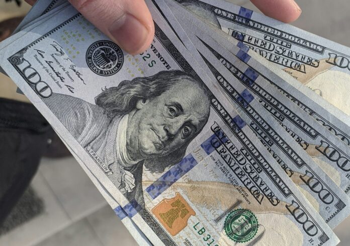 el-dolar-oficial-cerro-este-miercoles-en-321-bolivares