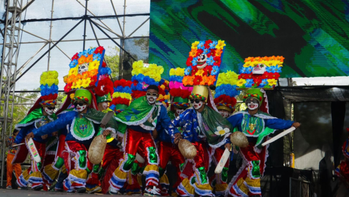 barranquilla-huele-a-espuma-y-alegria:-cerca-de-30-grupos-folcloricos-izaran-sus-banderas-y-se-encaminan-hacia-el-carnaval-2026