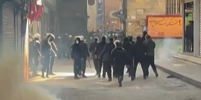 iran:-importante-manifestacion-contra-los-regimenes-de-los-mollahs,-donald-trump-amenaza-a-teheran-de-«frapper-tres-fort»-en-un-caso-de-represion-sangrante