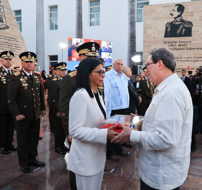 delcy-rodriguez-sobre-el-operativo-de-ee-uu:-“aqui-nadie-se-entrego,-aqui-hubo-combate”