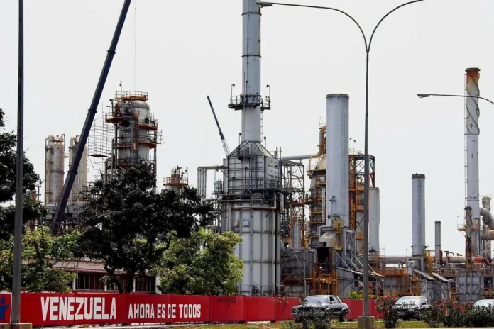 vitol-obtiene-luz-verde-para-hablar-sobre-petroleo-venezolano,-mientras-washington-refuerza-el-control