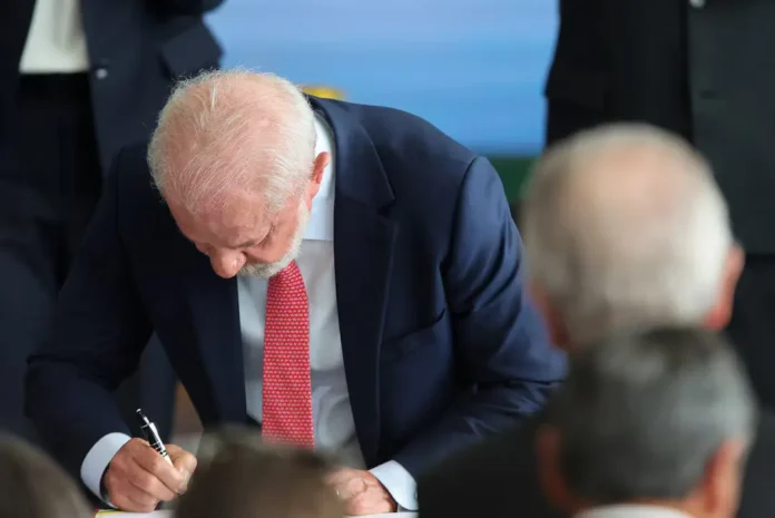 lula-veta-proyecto-de-ley-de-reduccion-de-sentencias-que-podria-haber-ayudado-a-bolsonaro,-aumentando-los-riesgos-ante-el-congreso