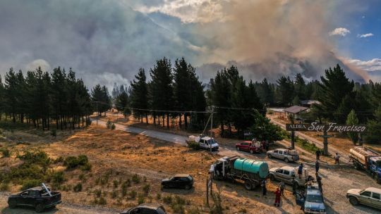 mas-de-5.500-hectareas-quemadas-en-incendios-forestales-en-la-patagonia,-dice-gobernador-de-chubut